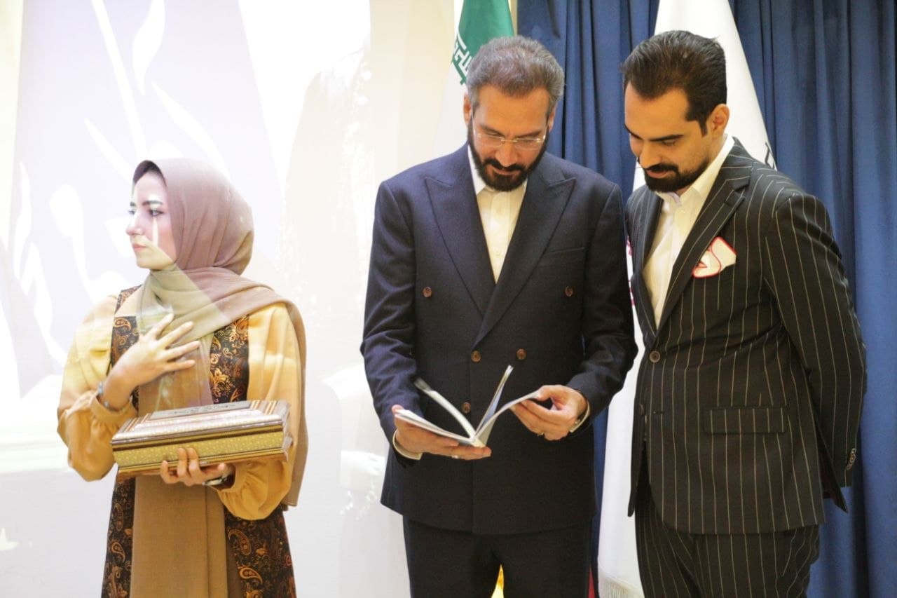 جشنواره ملی بر سمند سخن
