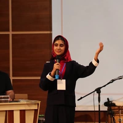 هستی صادقی